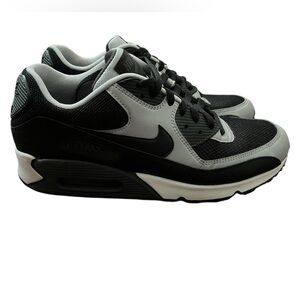 (SOLD) Nike Air Max 90 Essential Wolf Grey Sneakers
